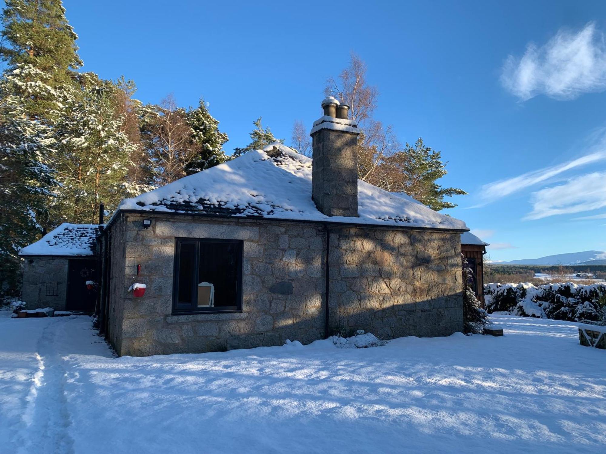 Amazing Cottage With Private Indoor Swim Pool And Hot Tub Grantown-on-Spey Exterior foto
